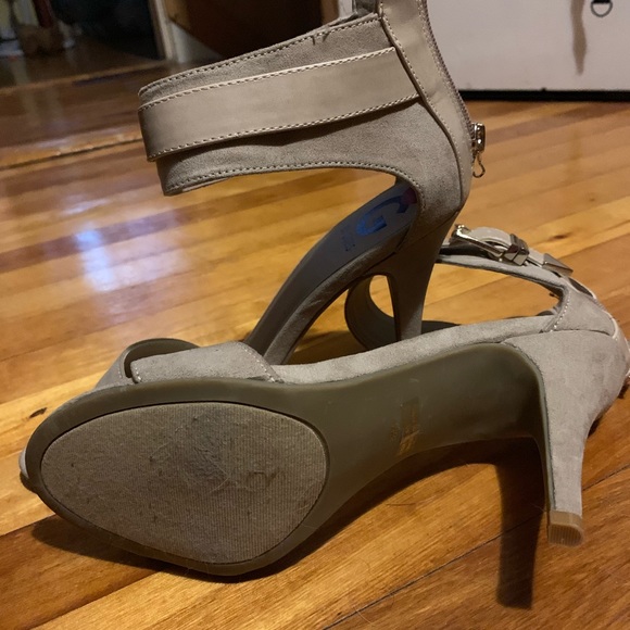 Guess nude heels. - Picture 2 of 3